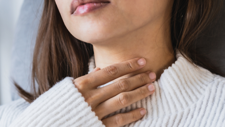 Close View Young Woman's Neck Collarbone Lines Neck Wrinkles Age Stock  Photo by ©marinademeshko 495535966